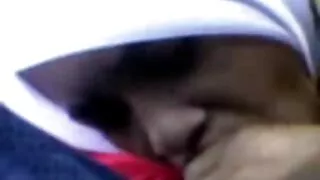 Un homme chauve baise une brune dans sa chatte rose juteuse films pornos xx