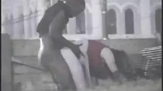 Pendant que le gars est en voyage d'affaires, la fille se baise avec film italien x gratuit des jouets sexuels