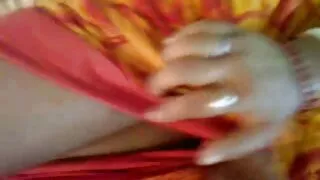 Une blonde aux belles jambes a aidé le mec à sexe gratuit video bien jouir