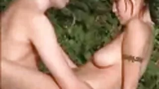 Blonde passionnée baise avec son amant tukif film xxx au bord de la piscine