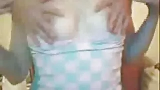Une jeune bite se fait baiser par un voisin alors que son petit ami n'est pas à je cherche un film porno gratuit la maison