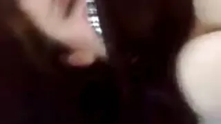 Belle chatte parfaitement pointue sous le gros pénis du xxx des femmes mec