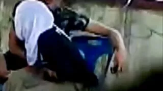 L'homme pousse la blonde entre les jambes film porno vidéos bite rose