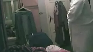 Deux lesbiennes des films porno gratuits se frottant les chattes dans un café de toilettes publiques
